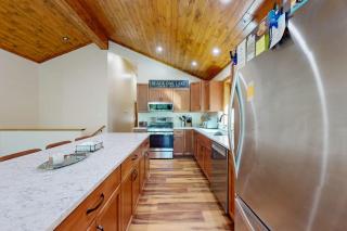 Lakeside Lodge - 3