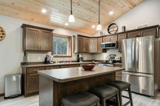 Red Pine Cabin - 2