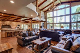 Whispering Pines Lodge: 11 Bedroom - 5