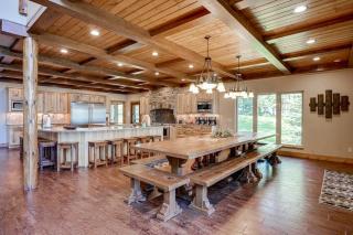 Whispering Pines Lodge: 11 Bedroom - 1