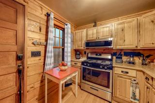 Little Red Lakeside Cabin - 1