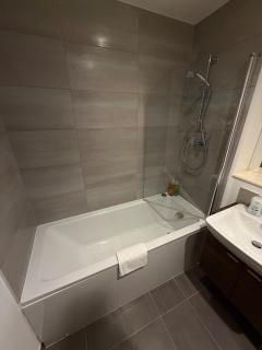 Stunning City View Studio Apartment by StaySavvy Accommodation - 3