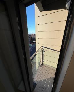 Central Liverpool 2-Bed Balcony Apartment by StaySavvy Accommodation - 6