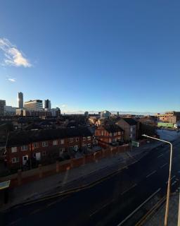 Central Liverpool 2-Bed Balcony Apartment by StaySavvy Accommodation - 5