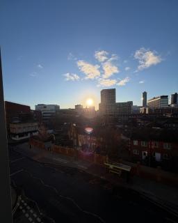 Central Liverpool 2-Bed Balcony Apartment by StaySavvy Accommodation - 4