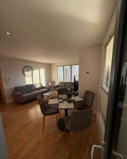 Central Liverpool 2-Bed Balcony Apartment by StaySavvy Accommodation - 3