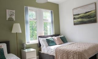 3-Bed Bearwood Midland Met No CAZ Free Parking - 2