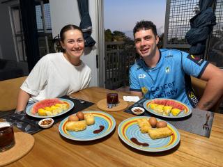 Uncle George's Free Breakfast with Double Room Seaview Direct to the cruise terminal - 0