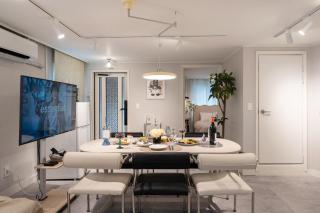 Seoul Pause - Hongdae, Mangwon, Hannam, Itaewon, 4 beds for 8 people, 3-story private house, rooftop - 5