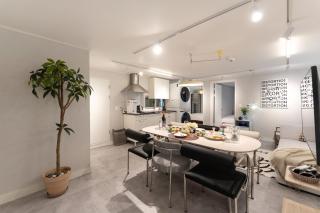 Seoul Pause - Hongdae, Mangwon, Hannam, Itaewon, 4 beds for 8 people, 3-story private house, rooftop - 1