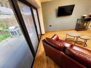 Modern 3-Bed Family Haven Wfree Parking - 1