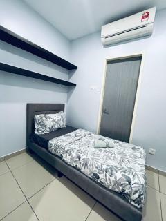 Manhattan Homes at i-City - WiFi TV Box & 1 Car Park - 2