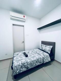 Onyx Homes at i-City - WiFi TV Box and 1 Car Park - 4
