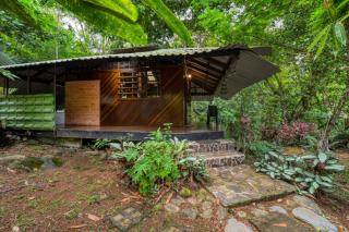 Wooden Cabin with deck Over Creek, walk to beach - 4