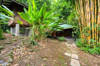 Wooden Cabin with deck Over Creek, walk to beach - 7