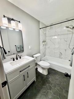 Renovated Condo Near UAB & Downtown, Free parking - 6