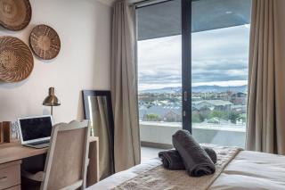Tranquil, Spacious, Quiet Trendy With A View - 4