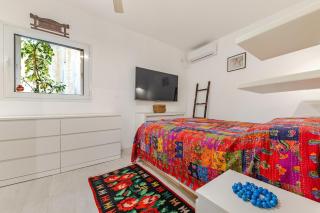Andromeda Seaview Residence Pool Bomb Shelter - 3