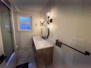 Downtown Vancouver Open Living Room Stay- Walk to BC Place, Skytrain with Free Parking - 8