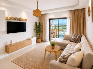 Lake, Mountain, Pool & Forest Views - Fiber Wi-Fi - Cabo Negro - 0