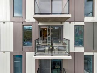 Calgary Tower View with Rooftop Patio & UG Parking - 5