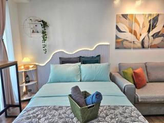 Lil' Olive Spot at SOHO Central Condo in front of Edsa Shangri-la Mall - 6