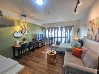 Lil' Olive Spot at SOHO Central Condo in front of Edsa Shangri-la Mall - 4
