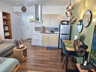 Lil' Olive Spot at SOHO Central Condo in front of Edsa Shangri-la Mall - 1