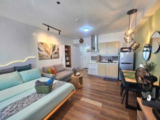 Lil' Olive Spot at SOHO Central Condo in front of Edsa Shangri-la Mall - 2