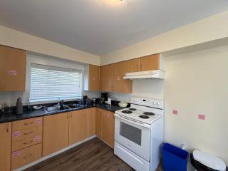 Vancouver Cozy Room - Central Location - 8 Min to Downtown - Free Parking - 4