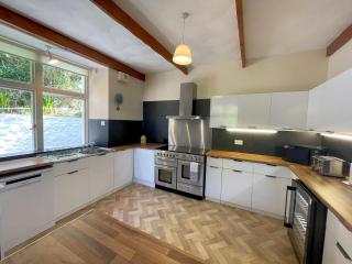 Beautiful 4BR Period Home With Spectacular Views - Pass the Keys - 5