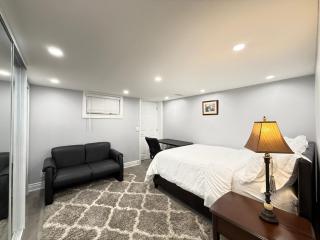 Spacious 3BR Basement Suite near UTSC, Free Parking & WiFi - 4