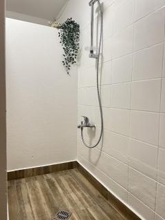 Monteurunterkunft mit eigenem separatem Badezimmer - 9