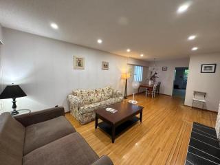 Marine Drive Guest House- Airport 10 Min, BC Place 15 Min - Free Parking - 3
