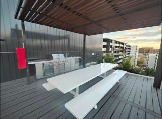 Modern new 1b1b apart in dickson, pool, free P - 4