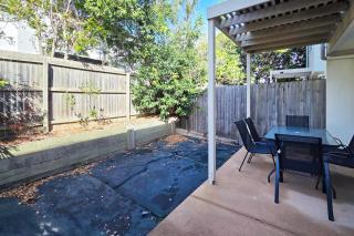 Modern Homely Townhouse with Pool Access & Free WIFI - 1
