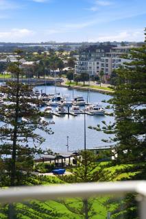 Belle Escapes - City & Hills Horizon at The Bay - 9
