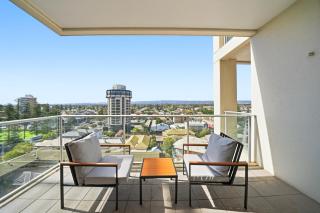 Belle Escapes - City & Hills Horizon at The Bay - 5
