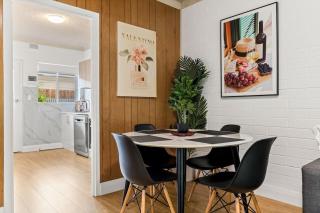 Stylish 2 Bedroom Retreat - 10 mins to City, Beach and Adelaide Oval - 7