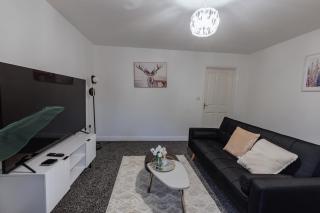 Spacious Peterborough PE1 3BR House For Short & Long Stay With Free Parking, WiFi & Garden, Contractors & Family Friendly - 8