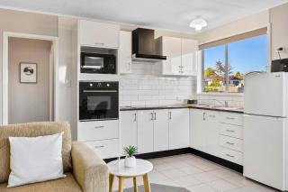 Walking Distance to the Lake - Stylish Cottage - 0