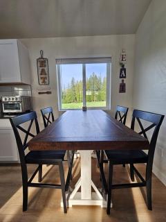 Little White Farmhouse Haven - 9