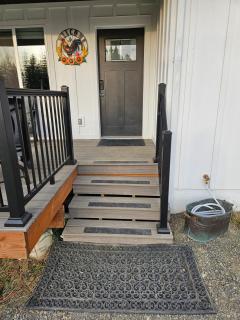 Little White Farmhouse Haven - 4