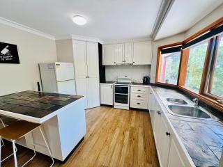 Treetops Hideaway Albury - 2