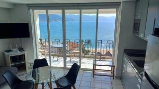 Ocean View Apartment in Perfect Location - 9