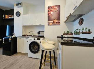 Free Airport Pick Up ! 12th Floor Cozy Studio Room, 5 mins walk to IconSiam & BTS - 7