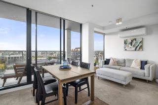 Poolside 2-Bed Apartment in South Yarra - 4