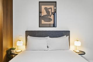 High-Rise 2-Bed Stay at Queensbridge - 5