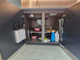 Family Suite with Kitchen & Washer - 8
