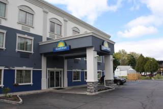 Days Inn by Wyndham Budd Lake - 9